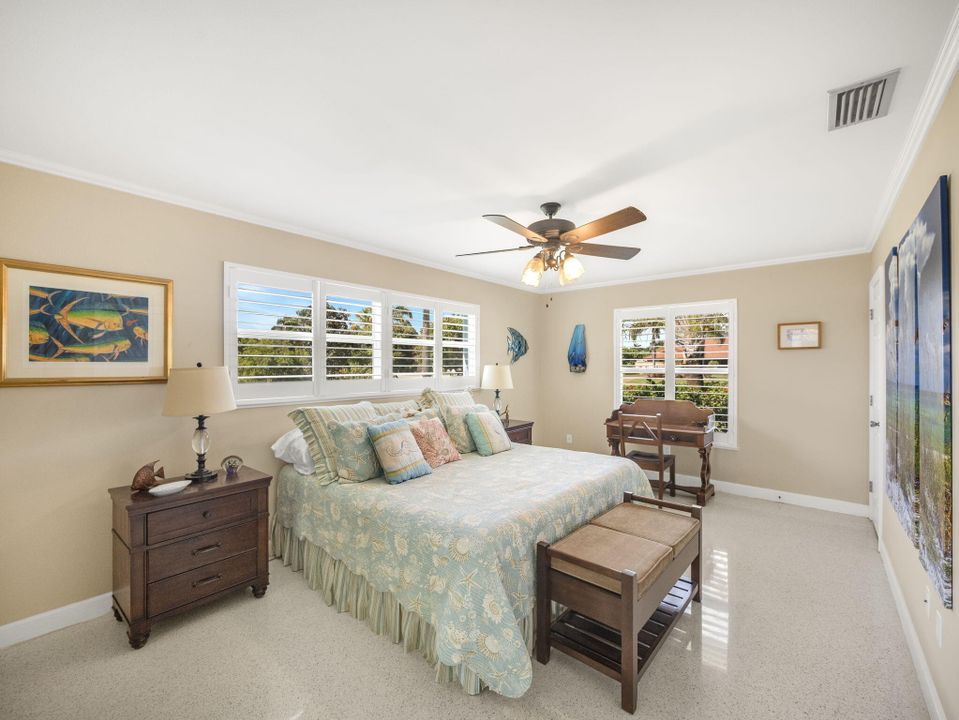 For Sale: $925,000 (3 beds, 2 baths, 1331 Square Feet)