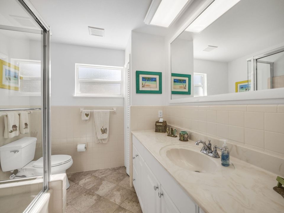 For Sale: $925,000 (3 beds, 2 baths, 1331 Square Feet)