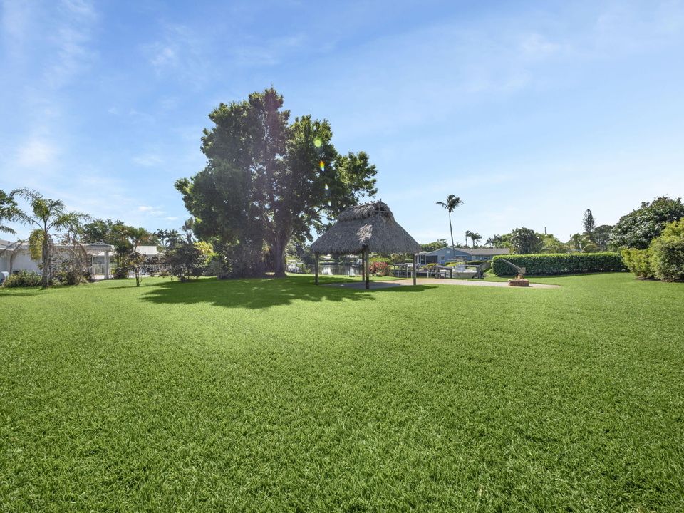 For Sale: $925,000 (3 beds, 2 baths, 1331 Square Feet)