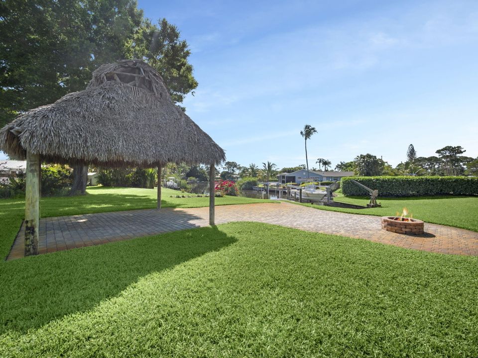 For Sale: $925,000 (3 beds, 2 baths, 1331 Square Feet)