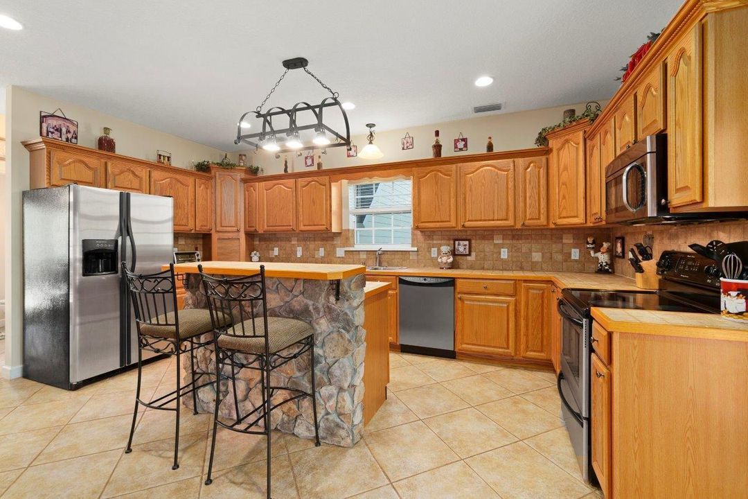 For Sale: $1,200,000 (4 beds, 3 baths, 2680 Square Feet)