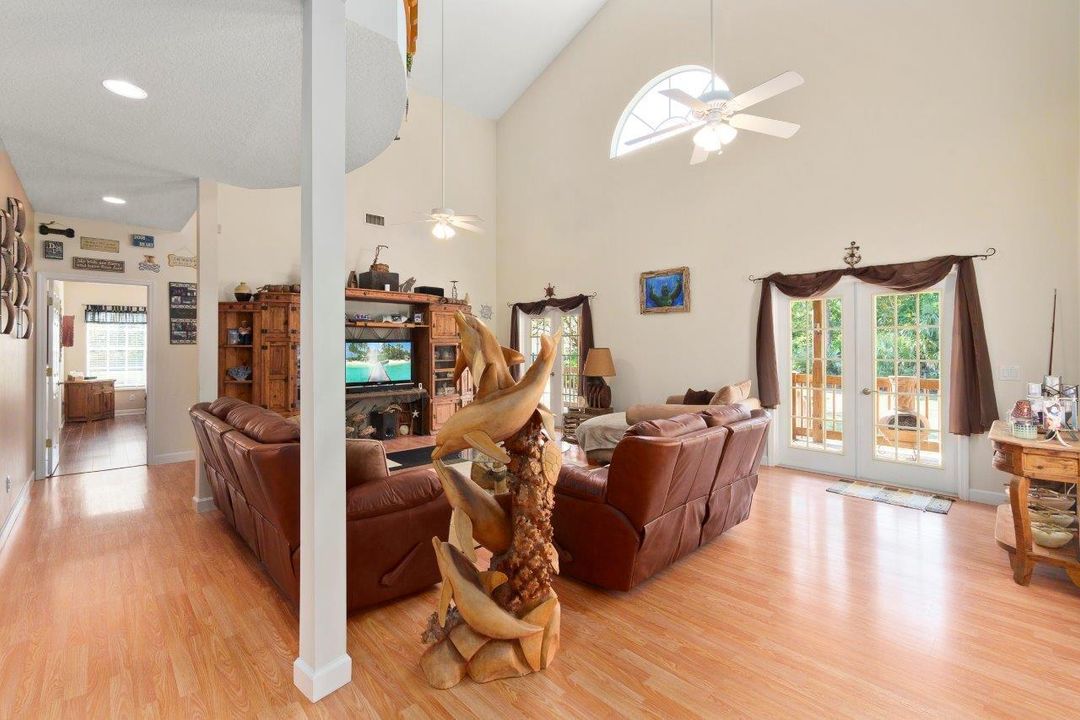 For Sale: $1,200,000 (4 beds, 3 baths, 2680 Square Feet)