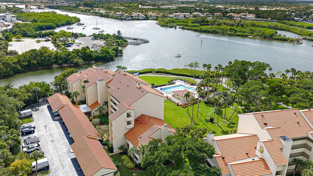 На продажу: $825,000 (2 спален, 2 ванн, 1651 Квадратных фут)