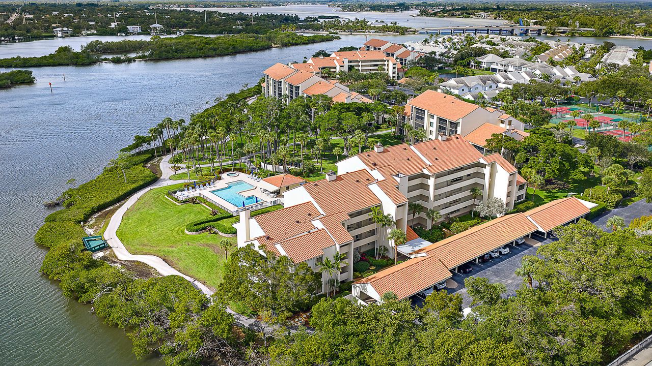 На продажу: $825,000 (2 спален, 2 ванн, 1651 Квадратных фут)