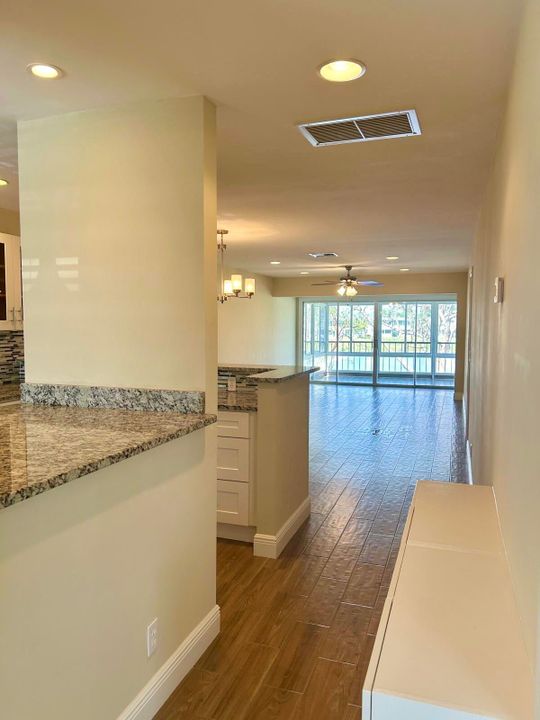 На продажу: $250,000 (2 спален, 2 ванн, 1167 Квадратных фут)