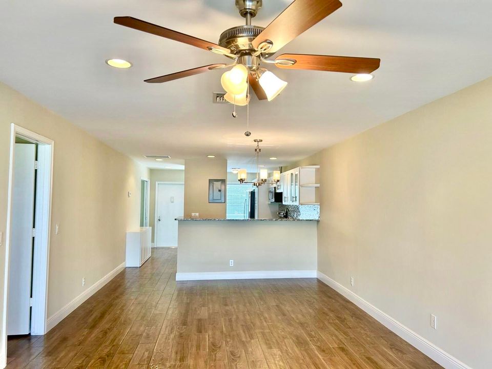 На продажу: $250,000 (2 спален, 2 ванн, 1167 Квадратных фут)