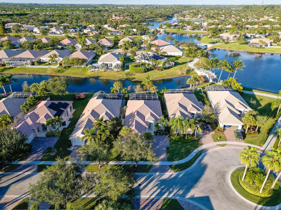 出租: $9,000 (3 贝兹, 2 浴室, 2000 平方英尺)