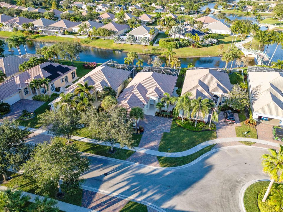 出租: $9,000 (3 贝兹, 2 浴室, 2000 平方英尺)