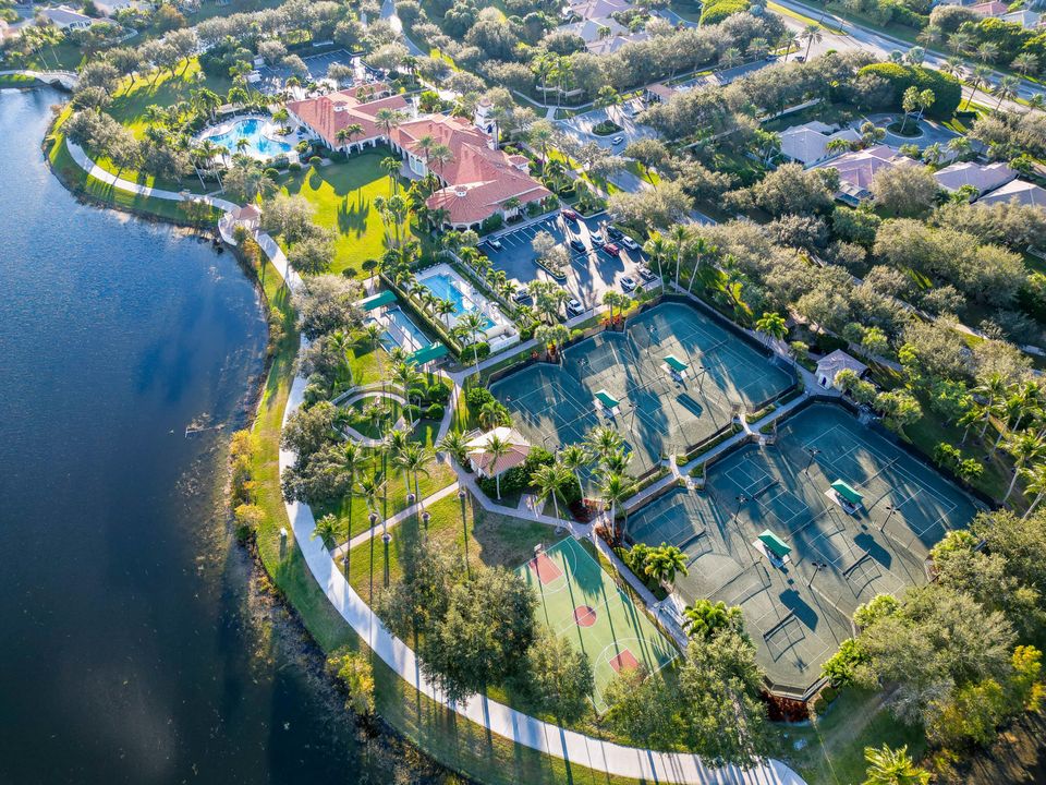 出租: $9,000 (3 贝兹, 2 浴室, 2000 平方英尺)