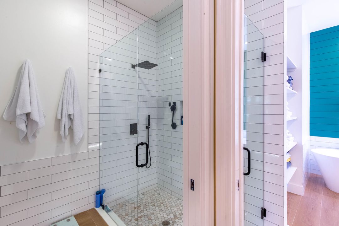 出租: $9,000 (3 贝兹, 2 浴室, 2000 平方英尺)