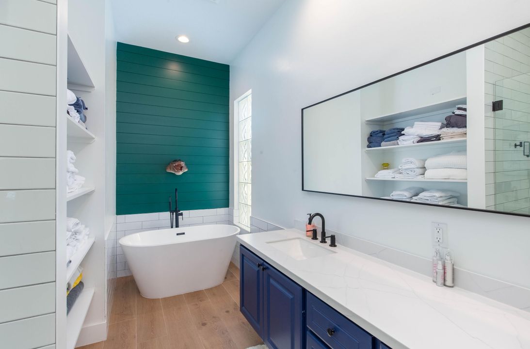 出租: $9,000 (3 贝兹, 2 浴室, 2000 平方英尺)