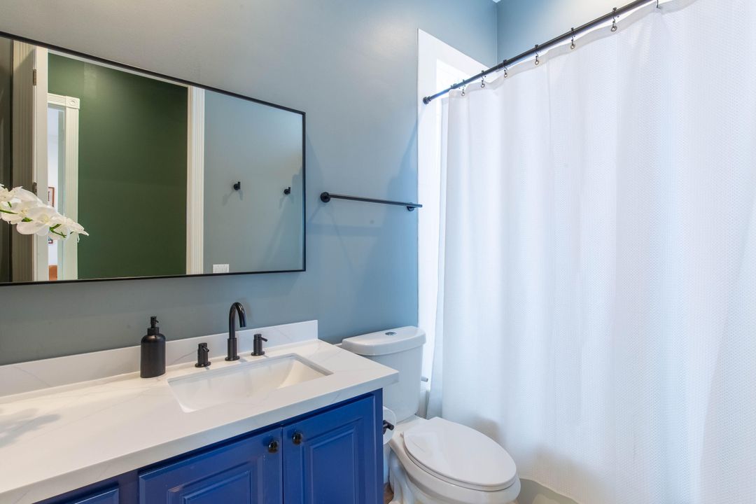 出租: $9,000 (3 贝兹, 2 浴室, 2000 平方英尺)