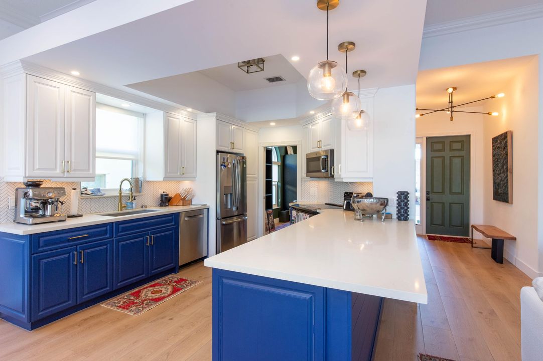 出租: $9,000 (3 贝兹, 2 浴室, 2000 平方英尺)