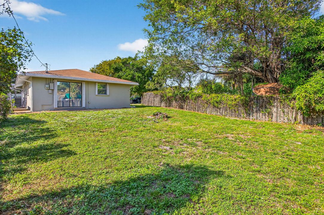 待售: $499,900 (2 贝兹, 2 浴室, 1243 平方英尺)