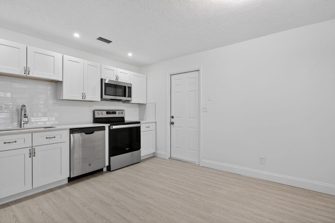 待售: $499,900 (2 贝兹, 2 浴室, 1243 平方英尺)