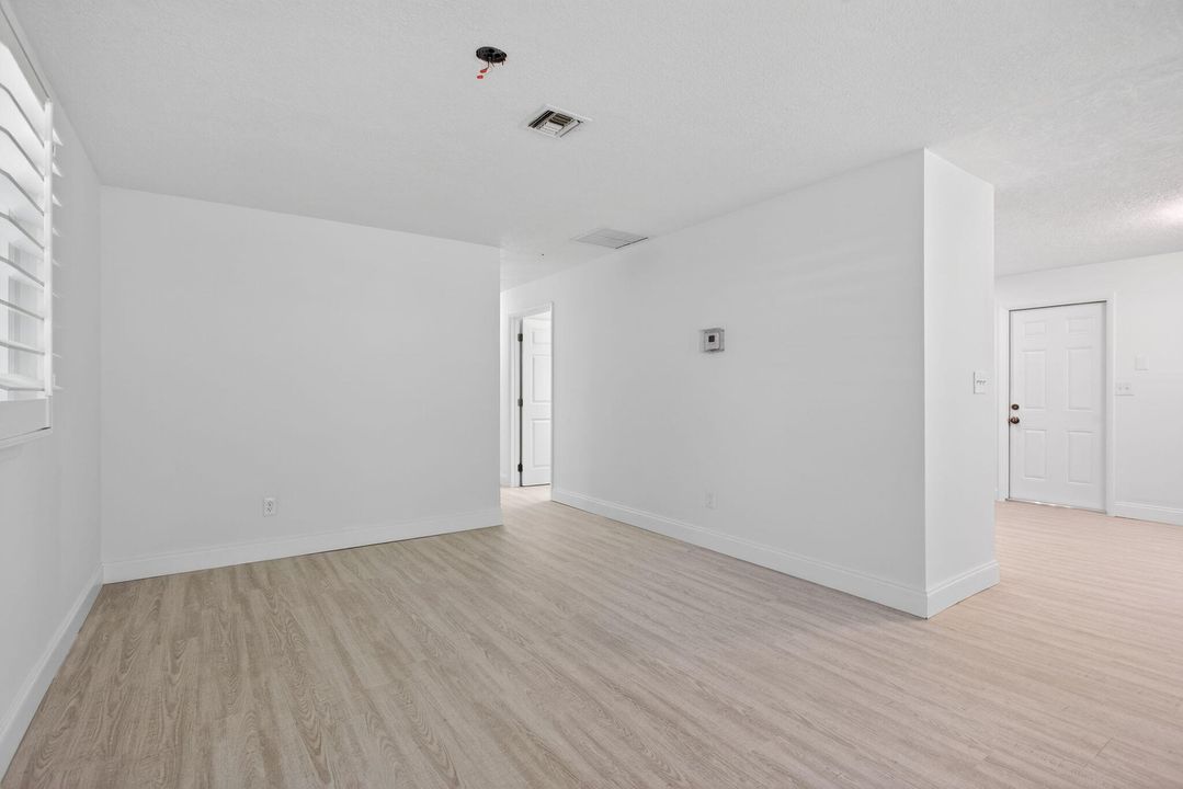 待售: $499,900 (2 贝兹, 2 浴室, 1243 平方英尺)