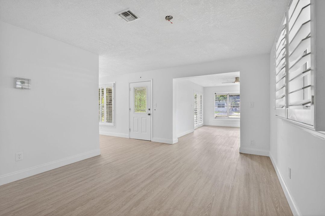 待售: $499,900 (2 贝兹, 2 浴室, 1243 平方英尺)