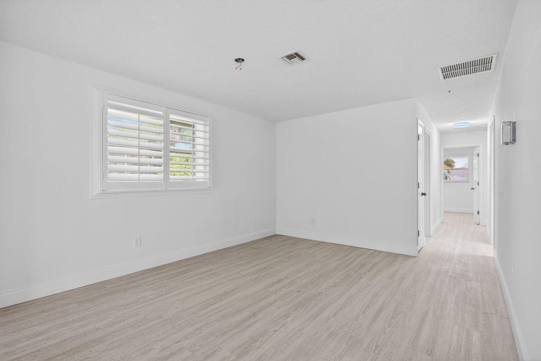 待售: $499,900 (2 贝兹, 2 浴室, 1243 平方英尺)