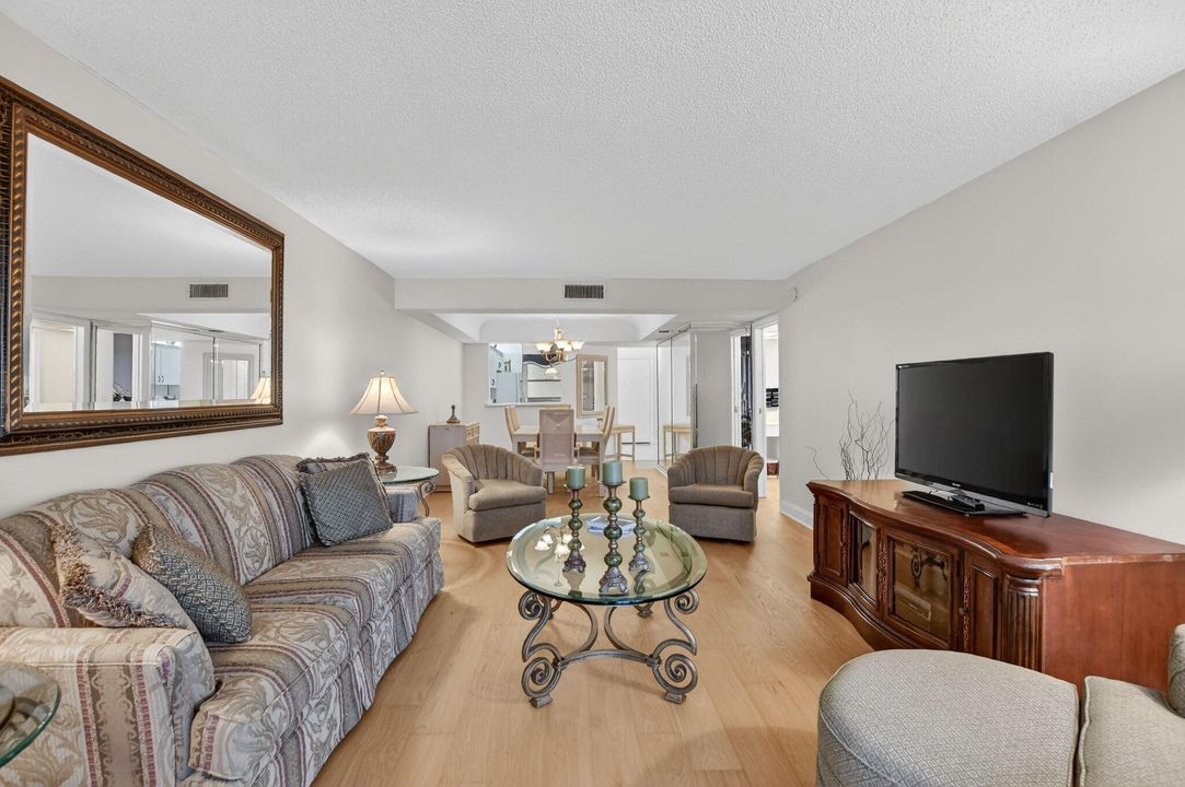 En Venta: $225,000 (2 camas, 2 baños, 1300 Pies cuadrados)