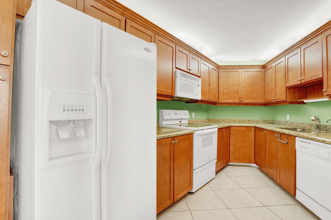 出租: $3,350 (2 贝兹, 2 浴室, 1223 平方英尺)