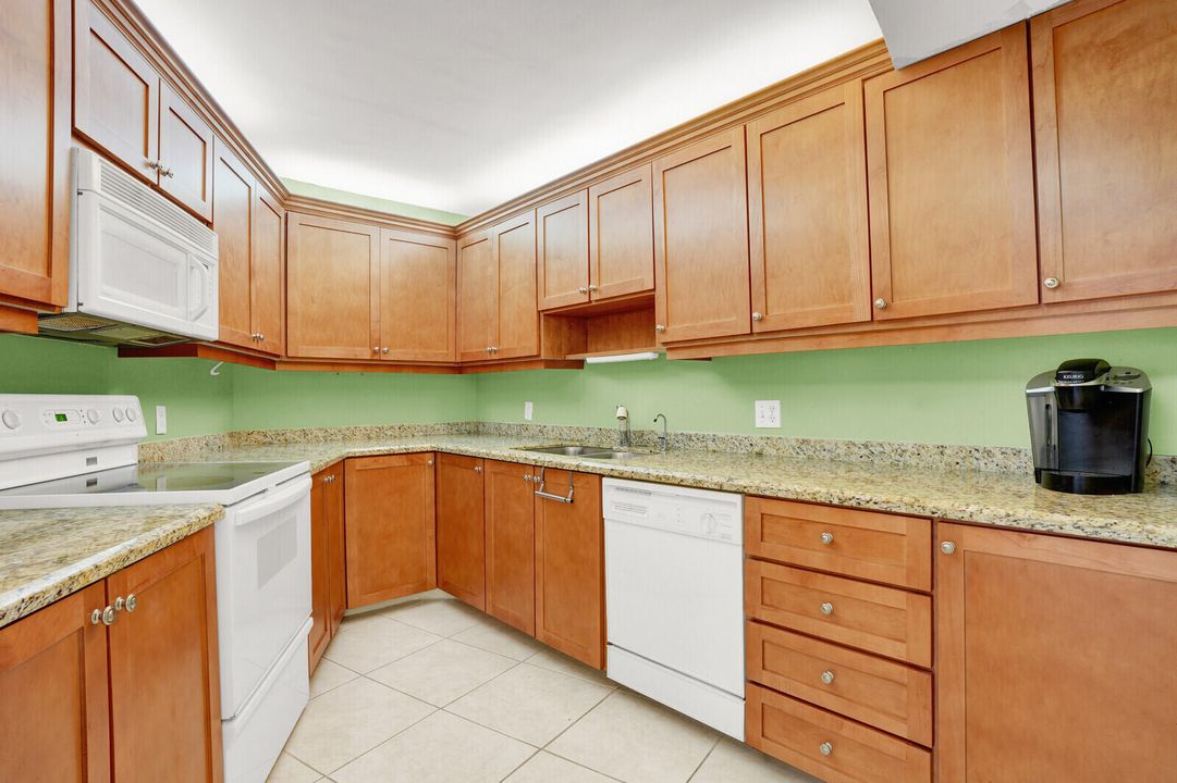 出租: $3,350 (2 贝兹, 2 浴室, 1223 平方英尺)