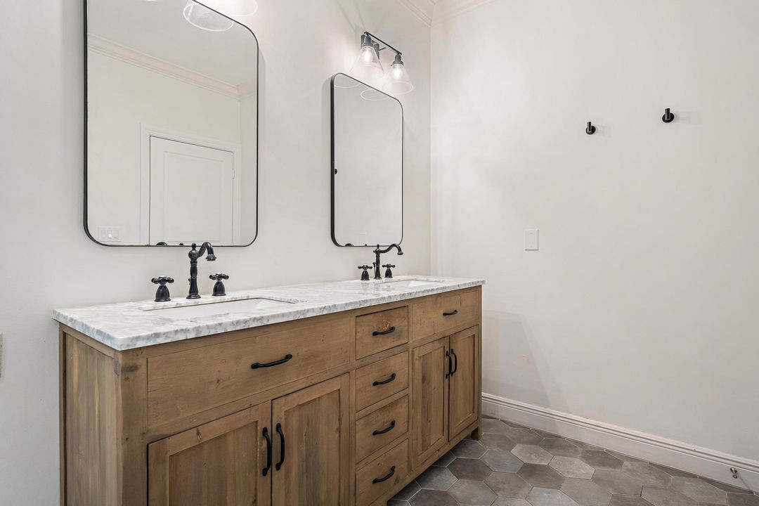 For Sale: $1,099,000 (3 beds, 2 baths, 1930 Square Feet)