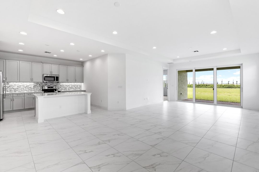 На продажу: $325,000 (2 спален, 2 ванн, 1620 Квадратных фут)