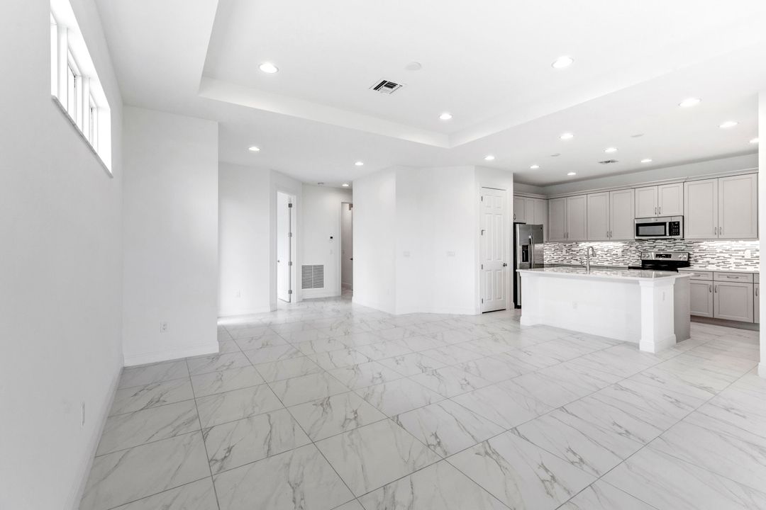 На продажу: $325,000 (2 спален, 2 ванн, 1620 Квадратных фут)