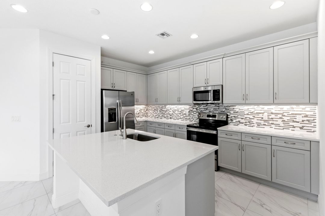 На продажу: $325,000 (2 спален, 2 ванн, 1620 Квадратных фут)