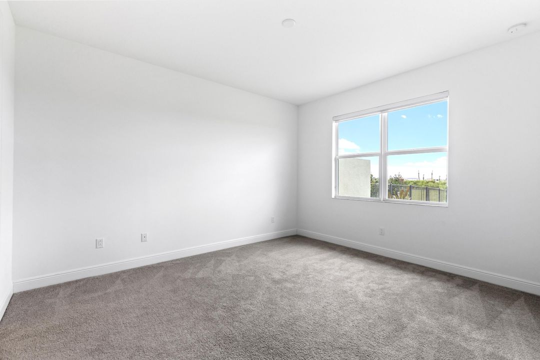 На продажу: $325,000 (2 спален, 2 ванн, 1620 Квадратных фут)