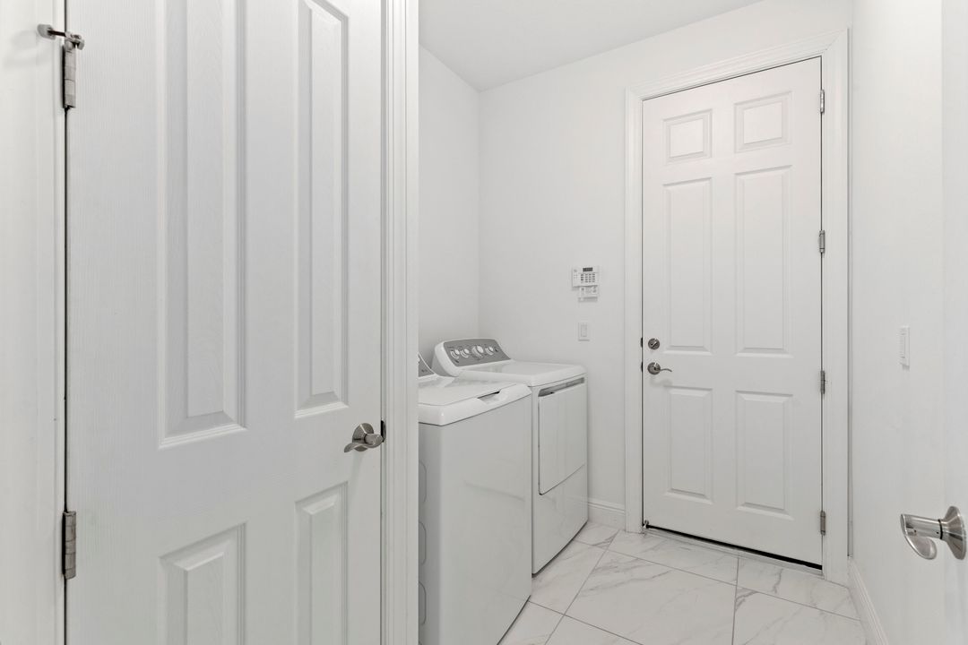 На продажу: $325,000 (2 спален, 2 ванн, 1620 Квадратных фут)