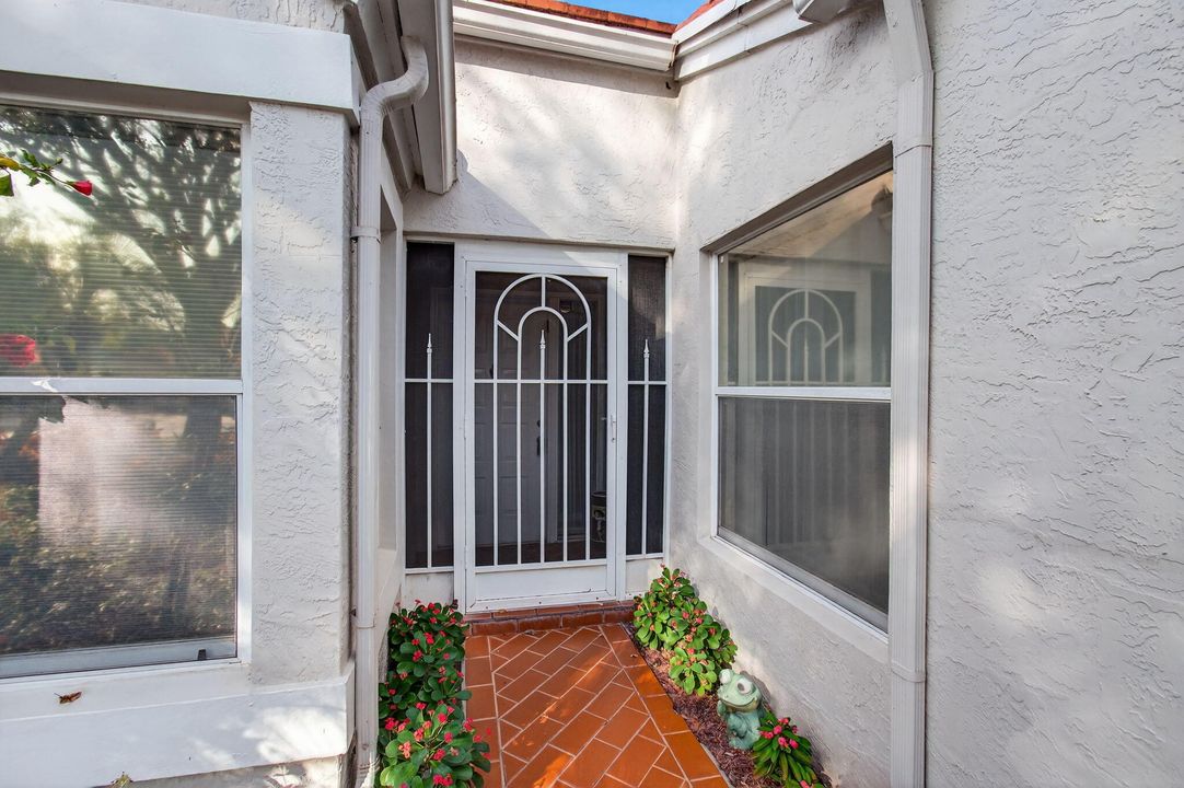 На продажу: $350,000 (3 спален, 2 ванн, 1683 Квадратных фут)