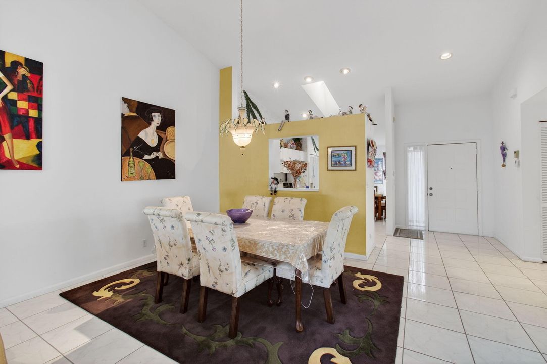 На продажу: $350,000 (3 спален, 2 ванн, 1683 Квадратных фут)