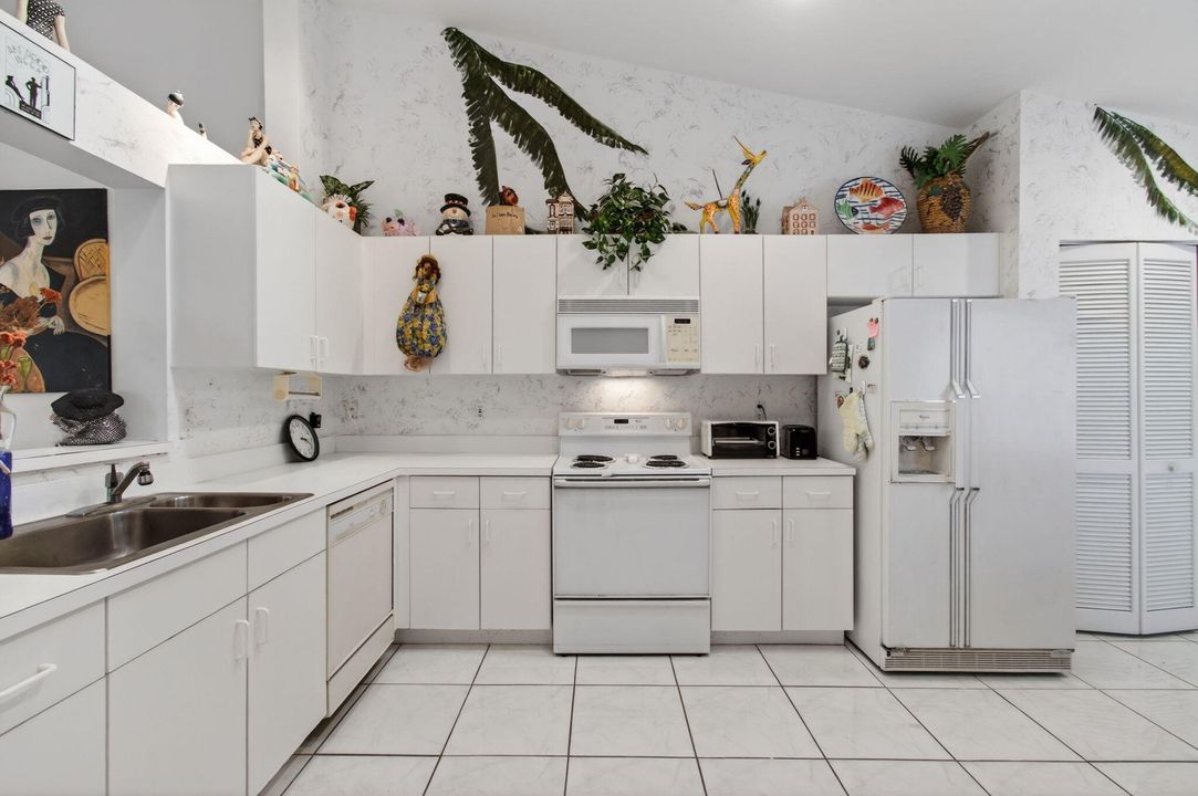 На продажу: $350,000 (3 спален, 2 ванн, 1683 Квадратных фут)