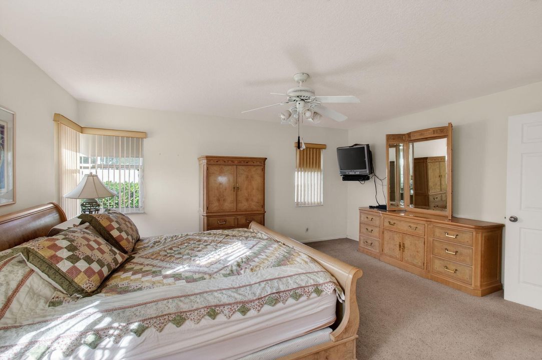 На продажу: $350,000 (3 спален, 2 ванн, 1683 Квадратных фут)