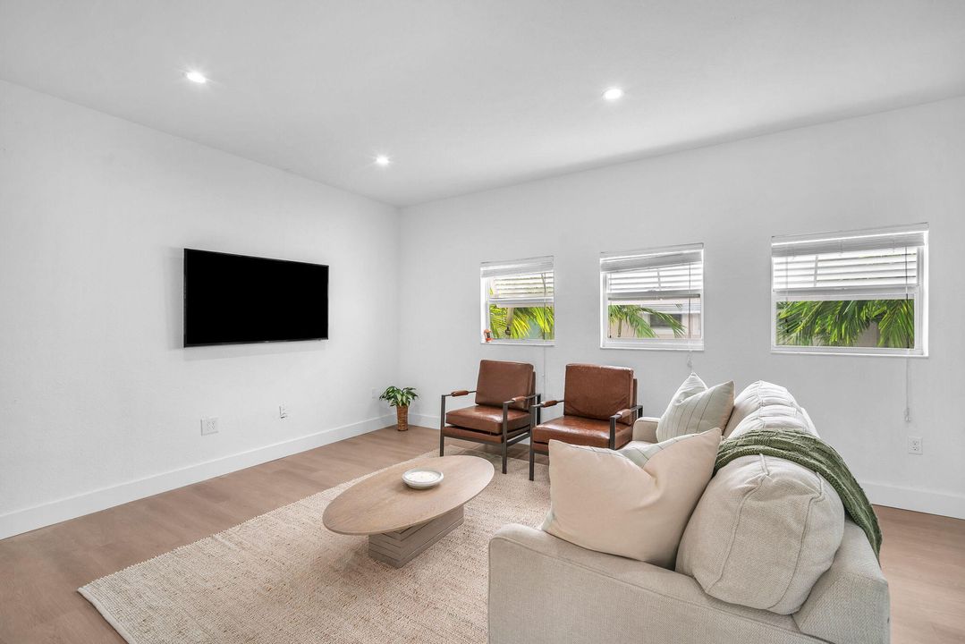 В аренду: $3,900 (4 спален, 3 ванн, 1864 Квадратных фут)