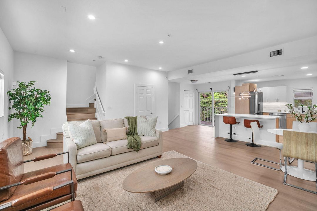 В аренду: $3,900 (4 спален, 3 ванн, 1864 Квадратных фут)