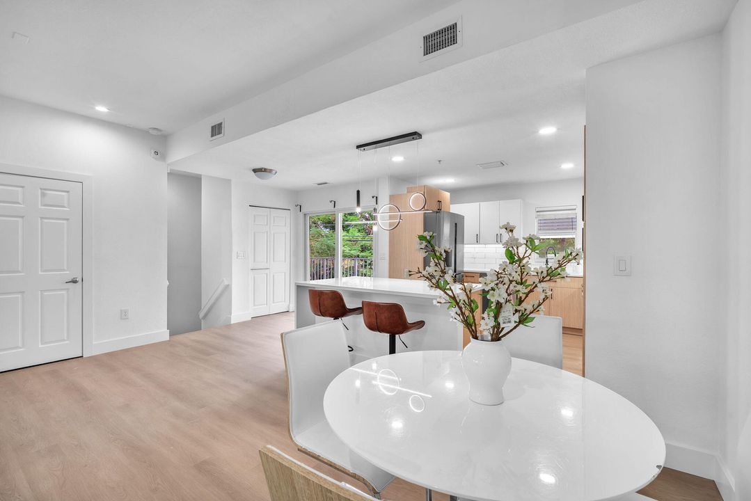 В аренду: $3,900 (4 спален, 3 ванн, 1864 Квадратных фут)