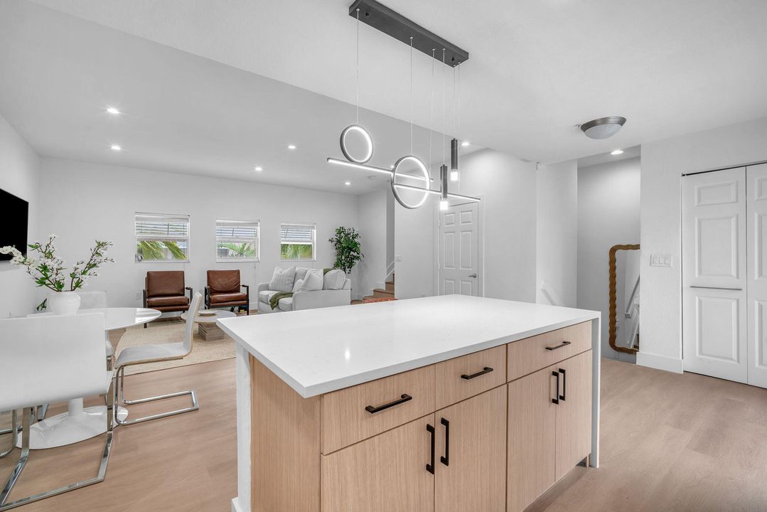 В аренду: $3,900 (4 спален, 3 ванн, 1864 Квадратных фут)