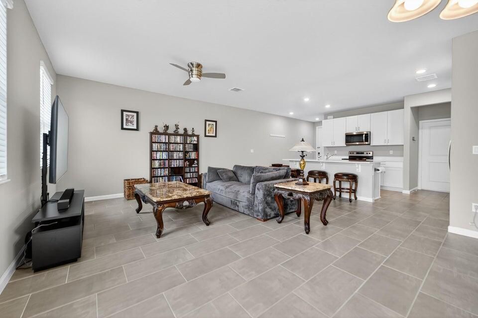 For Sale: $465,000 (3 beds, 2 baths, 1808 Square Feet)