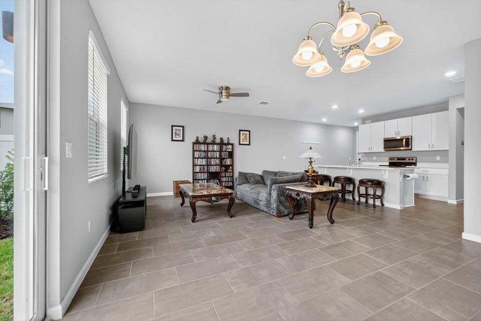 For Sale: $465,000 (3 beds, 2 baths, 1808 Square Feet)