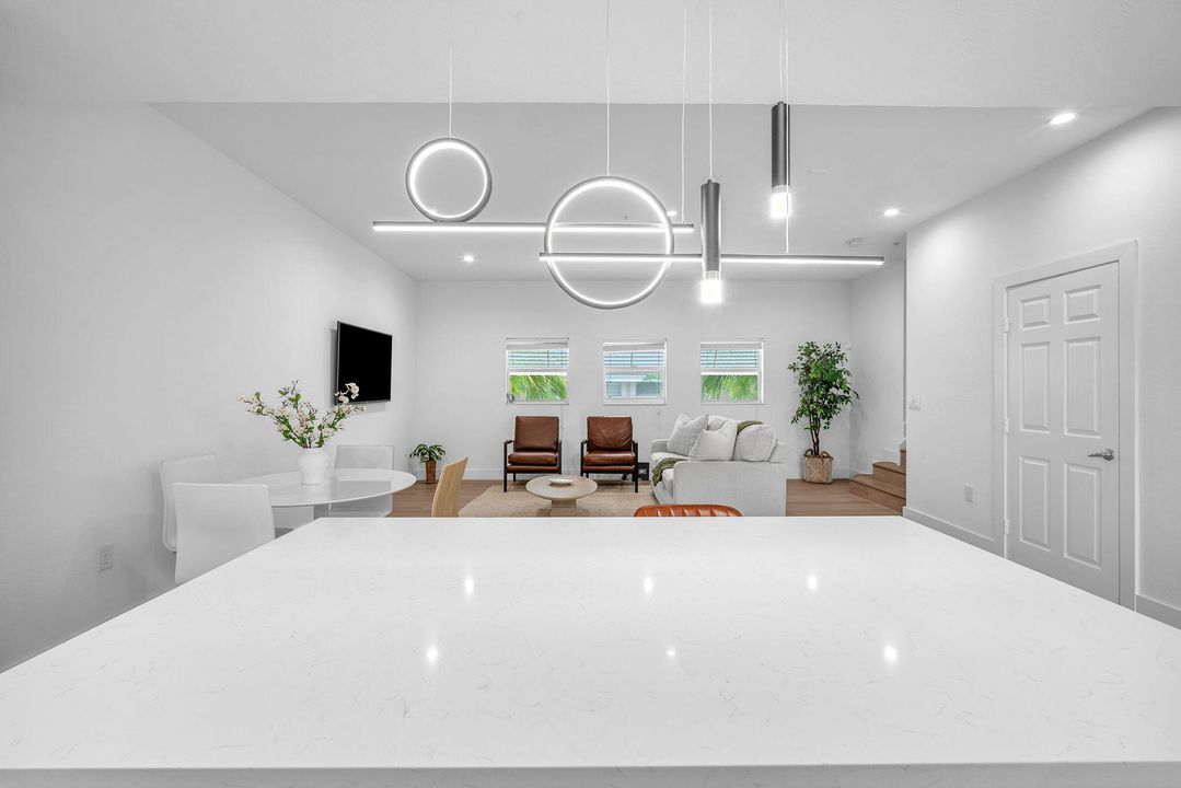 В аренду: $3,900 (4 спален, 3 ванн, 1864 Квадратных фут)