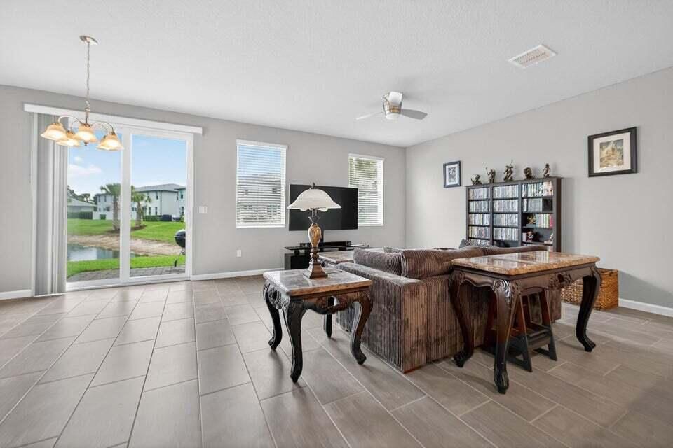 For Sale: $465,000 (3 beds, 2 baths, 1808 Square Feet)