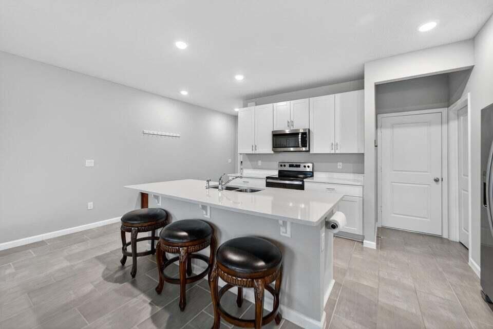 For Sale: $465,000 (3 beds, 2 baths, 1808 Square Feet)