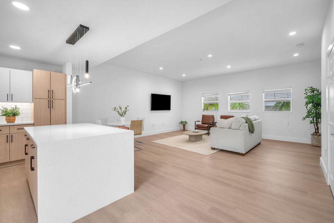 В аренду: $3,900 (4 спален, 3 ванн, 1864 Квадратных фут)