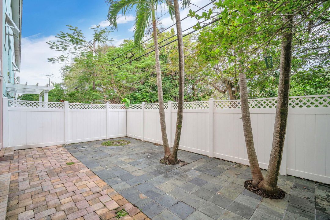 В аренду: $3,900 (4 спален, 3 ванн, 1864 Квадратных фут)