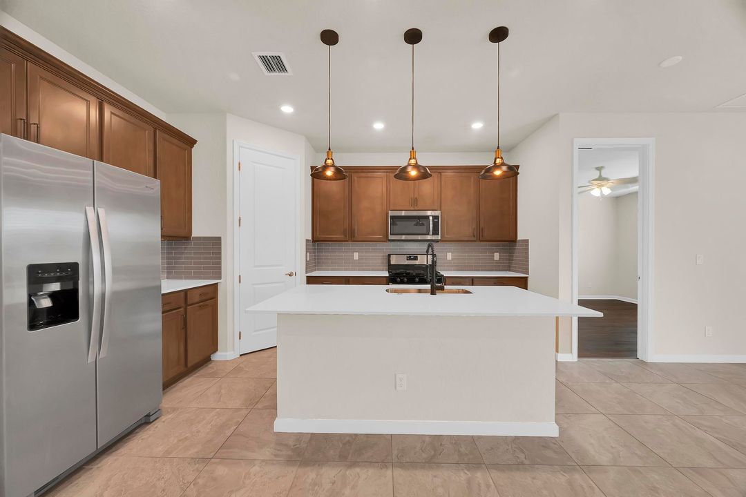 For Rent: $2,950 (3 beds, 2 baths, 1671 Square Feet)