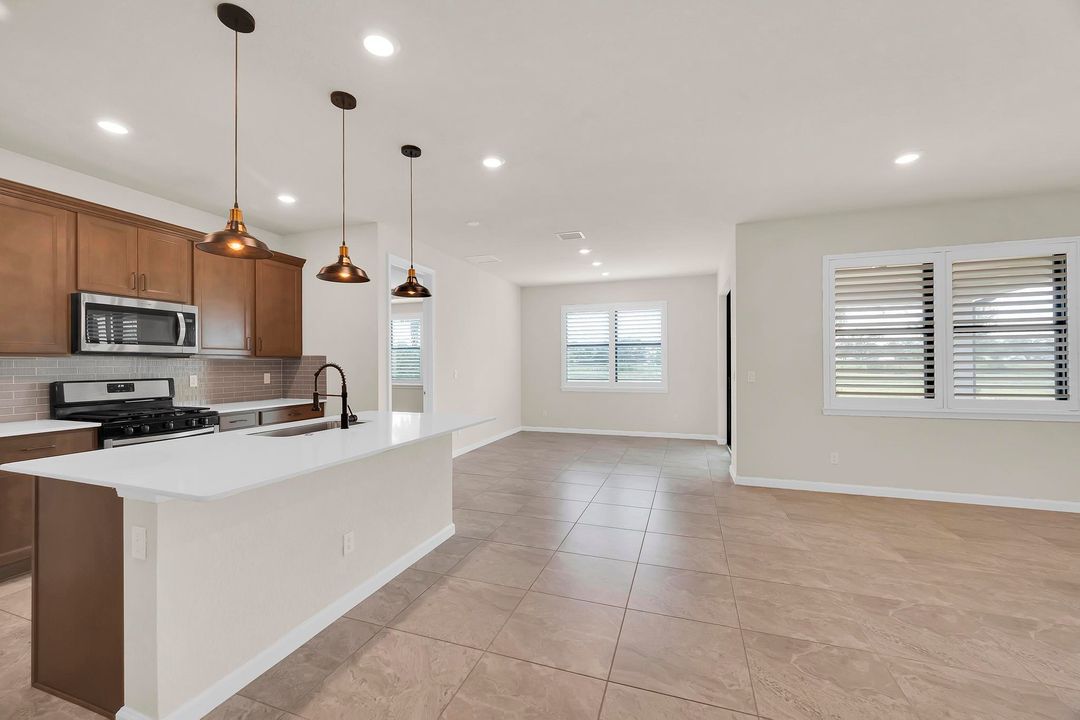 For Rent: $2,950 (3 beds, 2 baths, 1671 Square Feet)