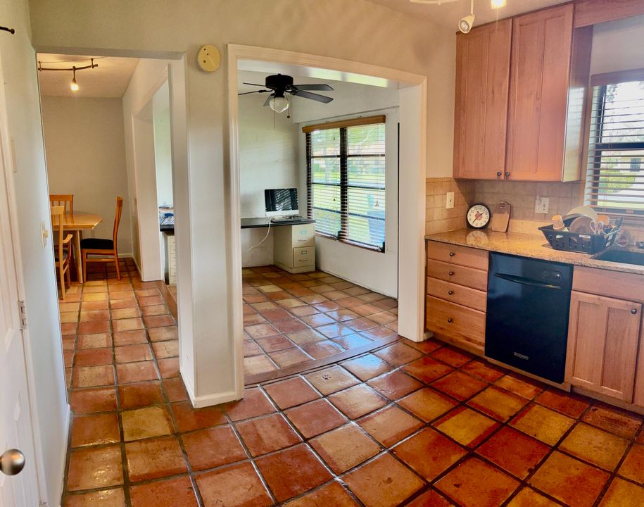 For Sale: $238,500 (2 beds, 2 baths, 1404 Square Feet)