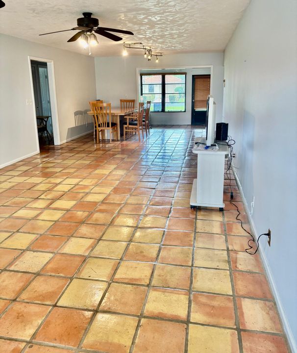 For Sale: $238,500 (2 beds, 2 baths, 1404 Square Feet)